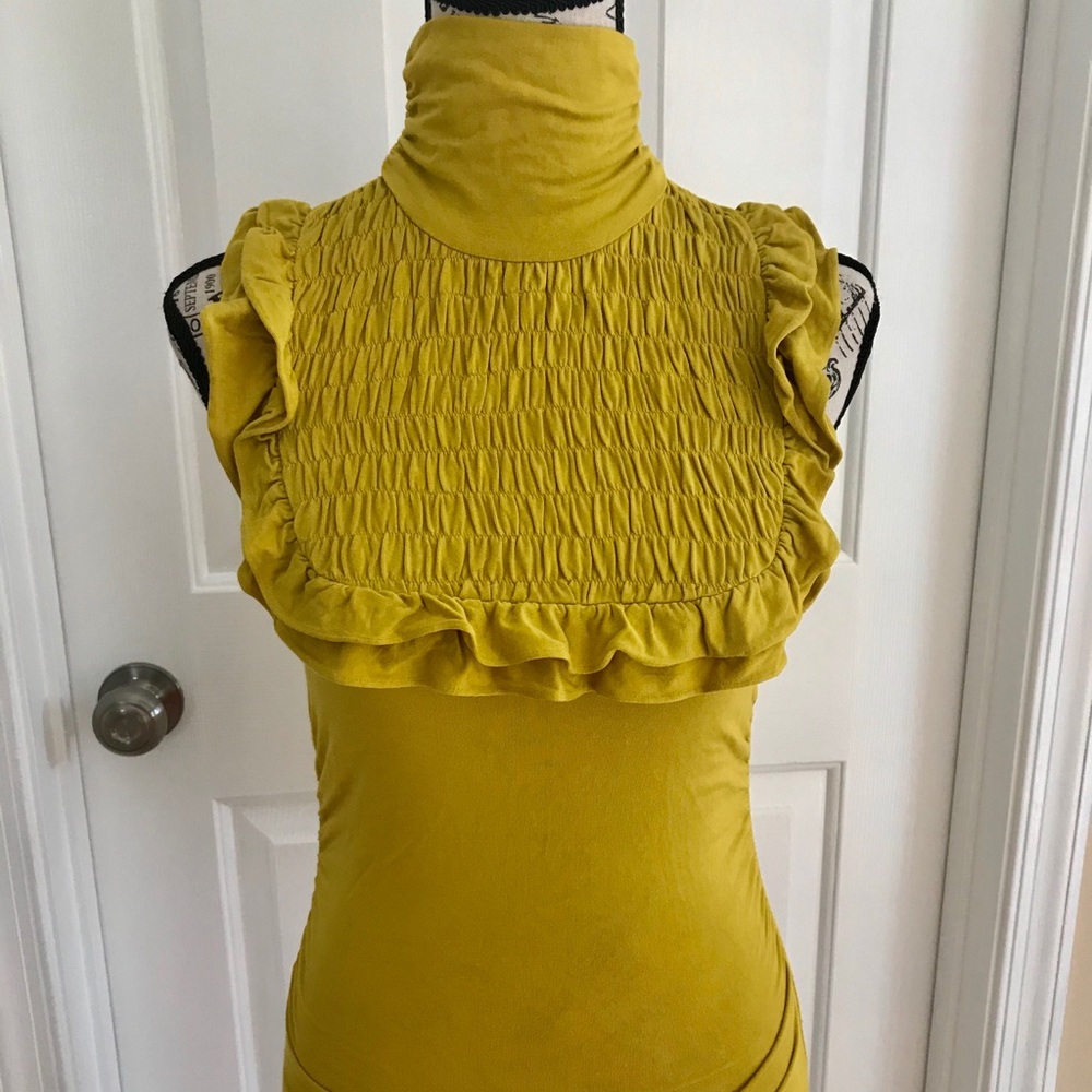 ✨Arden B✨ Sleeveless Ruffle Top